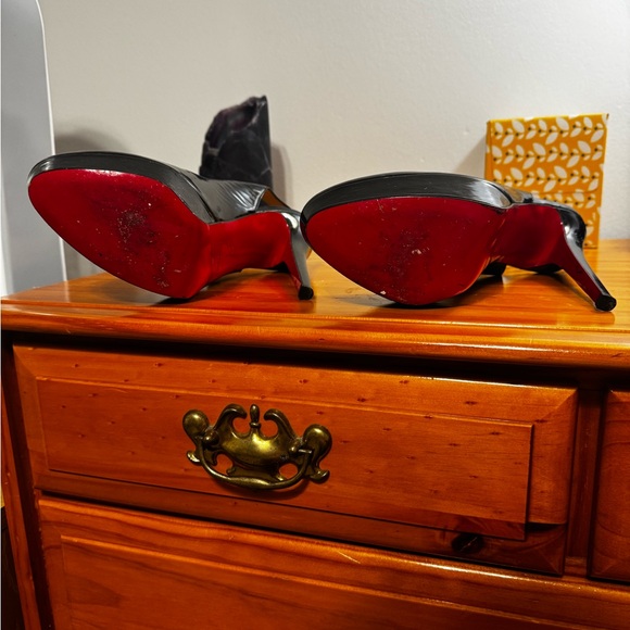 Christian Louboutin - Picture 4 of 4